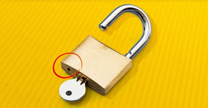 Voici Quoi Sert Le Petit Trou Dans Les Cadenas