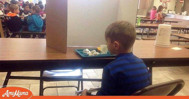 Un écolier de 6 ans a été puni et humilié à cause de son retard – Sa mère l’apprend accidentellement un jour