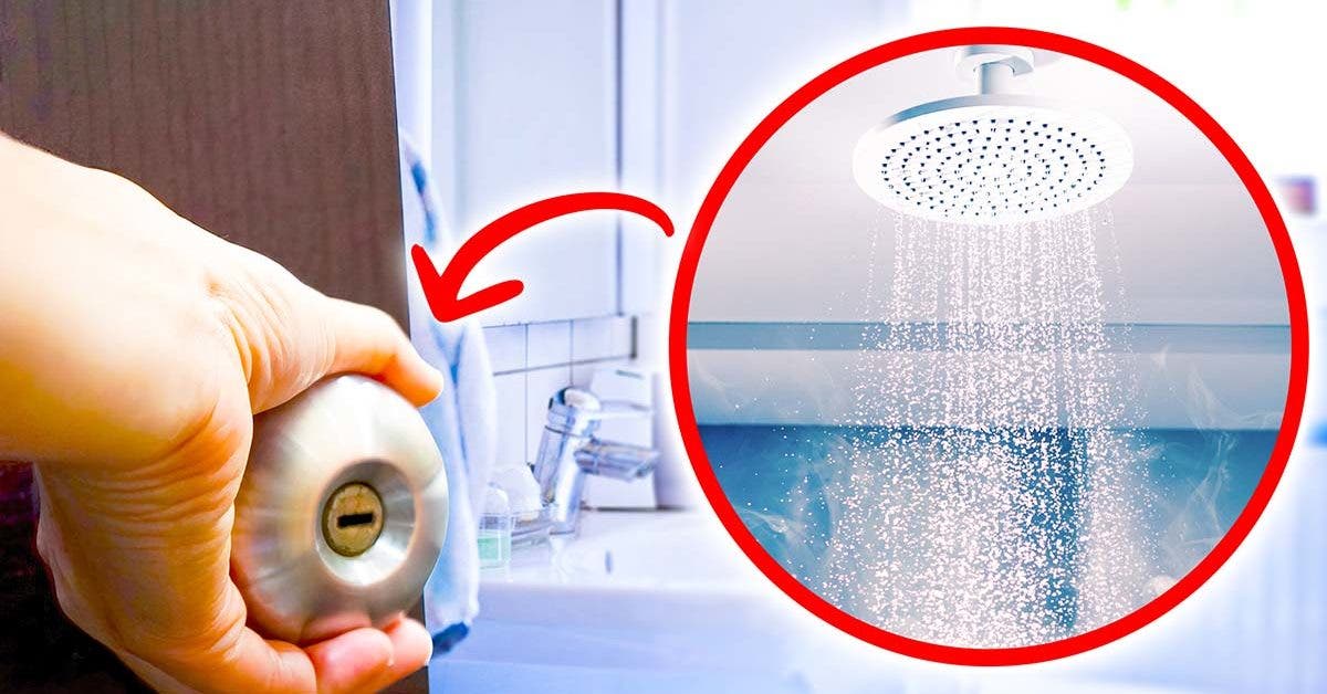 Pourquoi est-il important de laisser la porte de la salle de bain ouverte après la douche ?