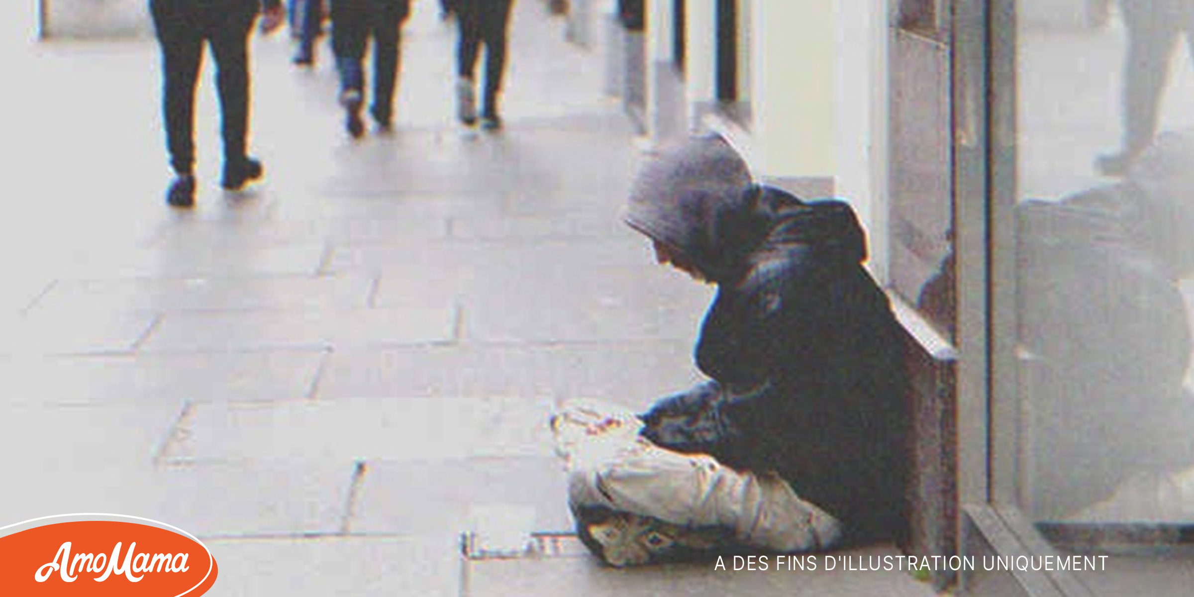 Une jeune femme en larmes jette un billet à un mendiant, qui le déplie et voit écrit : “Aidez-moi” – Histoire du jour